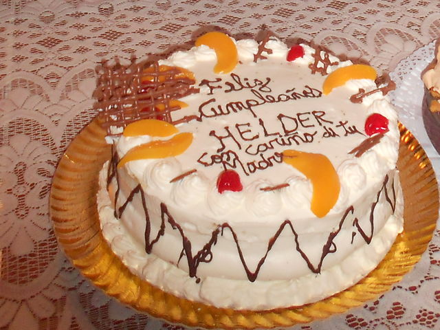 Torta de naranja y durazno